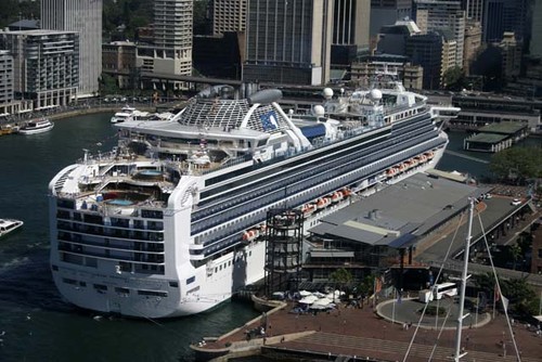 Arriving in Sydney pre-dawn, Diamond Princess is too massive to fit under the Harbour Bridge. © MIAA
